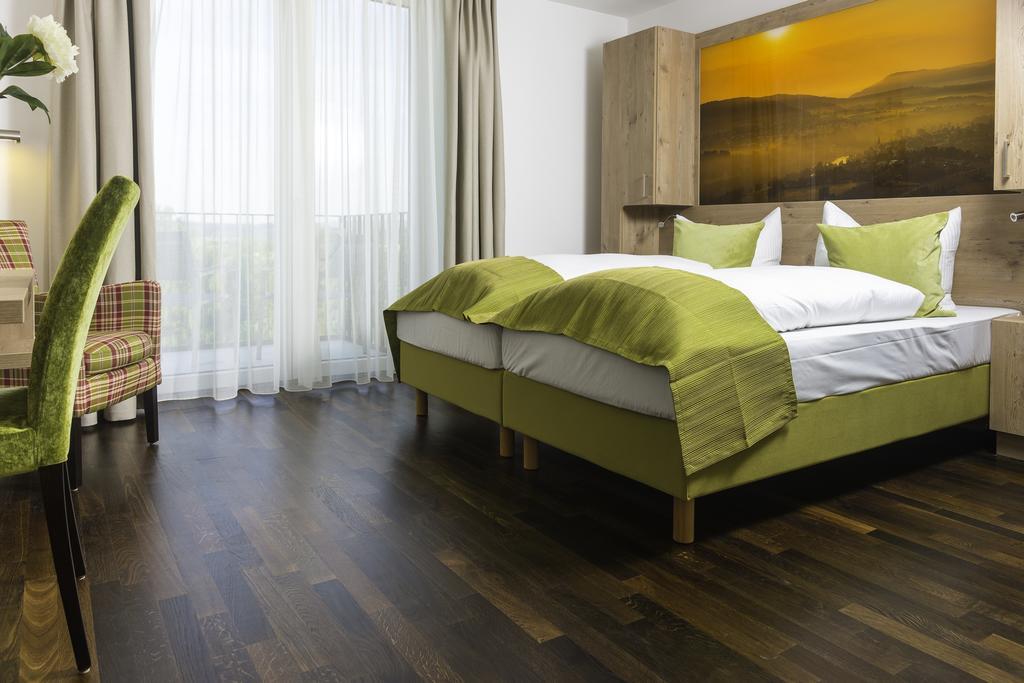 Hotel Rheingold Gailingen Rum bild