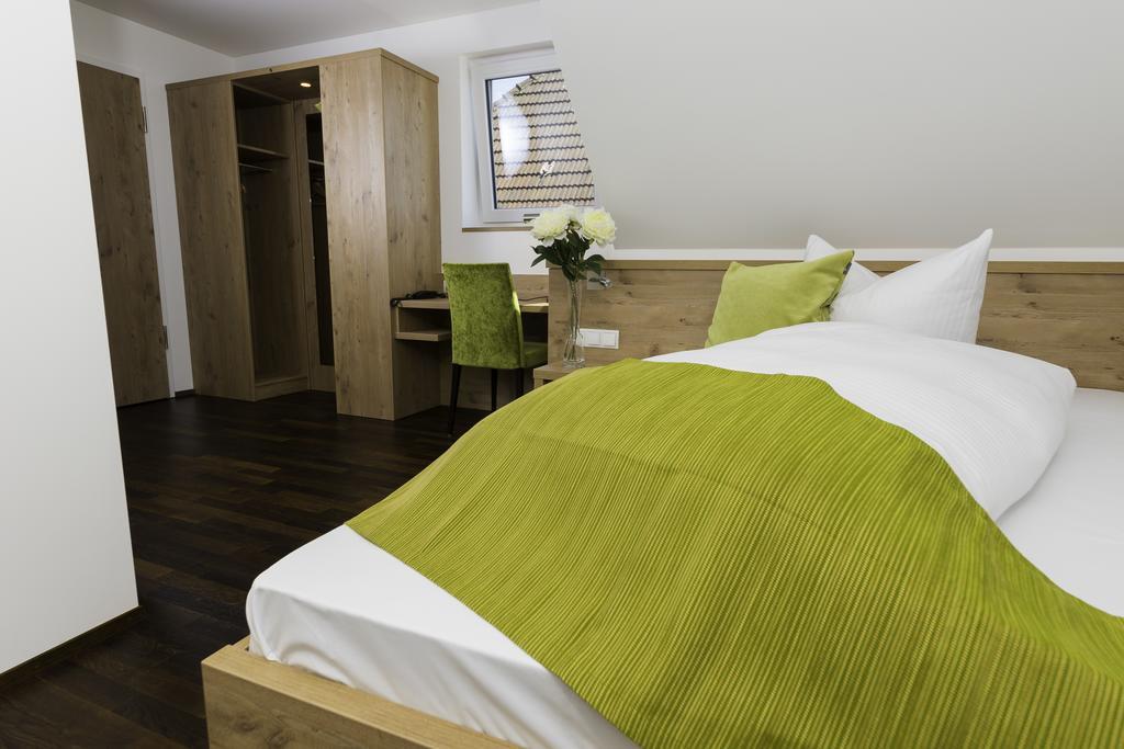 Hotel Rheingold Gailingen Rum bild