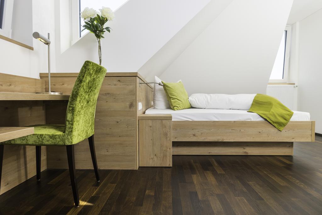 Hotel Rheingold Gailingen Rum bild