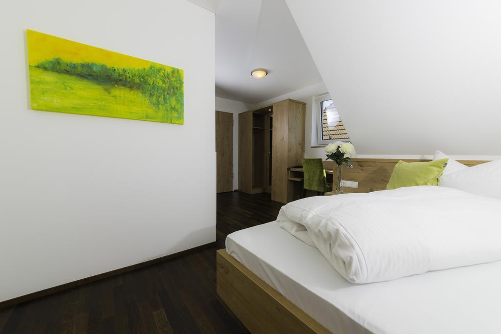 Hotel Rheingold Gailingen Rum bild
